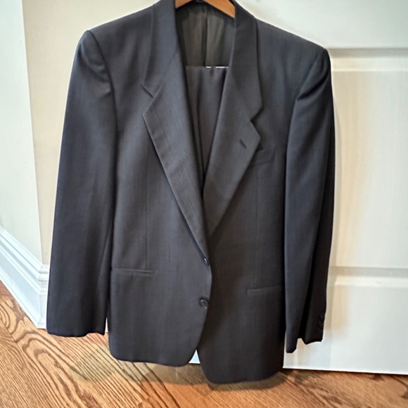 Giorgio Armani suits. Made in Italy. Fine Italian wool. 6 colors and styles. - Picture 5 of 16